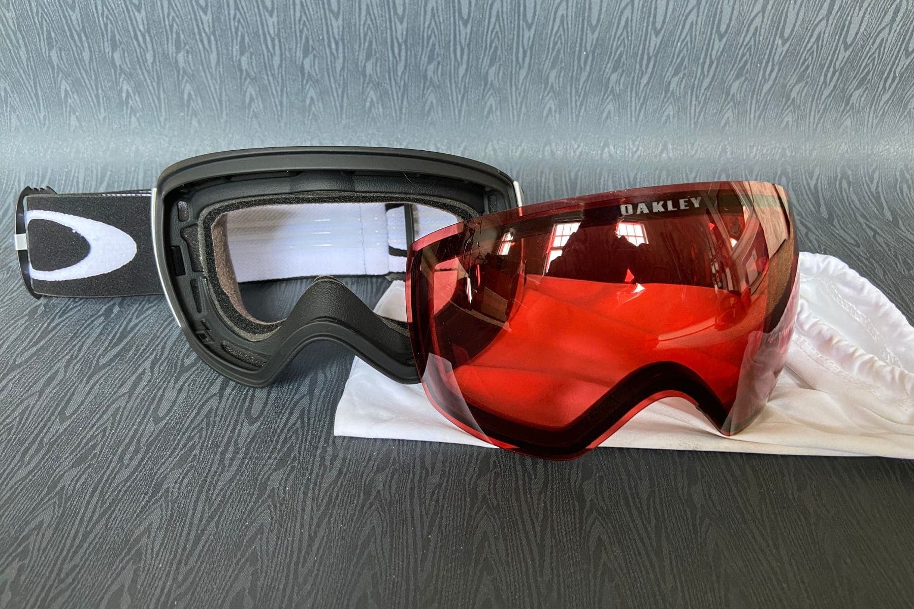 Oakley Flight Deck Ski Goggles with Prizm Lens |Reviewed in 2025